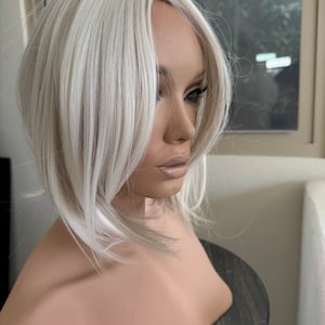 ティルスタイルホワイトとアッシュブロンドのハイライトのヘアトッパー、女性用リアルパート/クリップインヘアトッパー