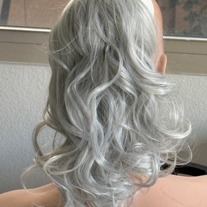 Silber Graue Klaue Clip Pferdeschwanz Verlängerung, gewelltes Kunsthaarteil