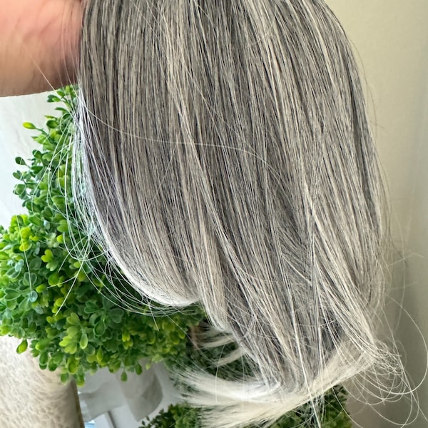 Best grey hair toppers for women synthetic Salt and Pepper pale white Mix Hair with yellowish white ends Thinning Crown short hair real part