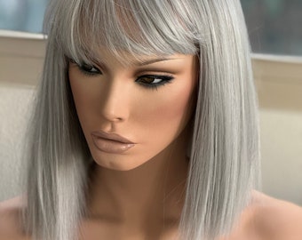 Tillstyle light grey silver bob wig with curtain bangs