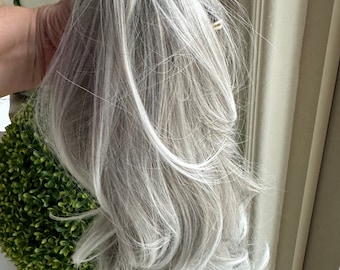 Tillstyle grey /white ends curly claw clip ponytail