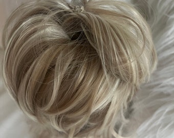 Chouchou élastique Tillstyle pour femme avec une longue frange, blond décoloré avec reflets ombrés, coiffure courte, cheveux de mariage