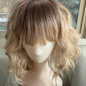 ティルスタイル ショート オンブル ブロンド ウィッグ 前髪付き ボブ ウィッグ 女性用 ルーズ ボディ ウェーブ エア バングス 合成プレミアム ファイバー