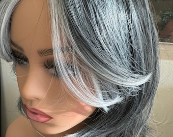 Tillstyle short grey layered wig /pale white ends/bangs