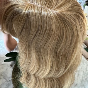 女性のためのティルスタイルのアッシュブロンドのヘアトッパー / バタフライバングのルーズボディウェーブ