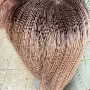 Włosy naturalne Remy w stylu Till z grzywką w kolorze popielatego brązu z pasemkami