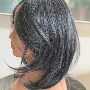 ティルスタイルのグレーソルトアンドペッパーヘアトッパー（女性用）/レイヤード/前髪