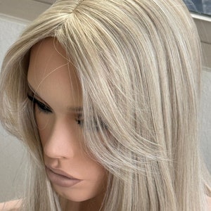 ティルスタイルのアッシュブロンドのハイライトヘアトッパー、バタフライバング付き女性用