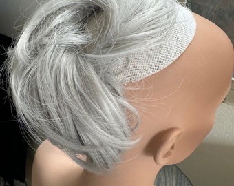 Chouchou chignon argenté blanc Tillstyle avec frange de cheveux raides chignon ébouriffé