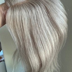 Nakładki na włosy Tillstyle 100% ludzkie dla kobiet srebrno-blond szare/naturalne przedziałki