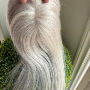 ティルスタイル ホワイトアッシュブロンドティントミックスバージンヒューマンヘアトッパーモノベース