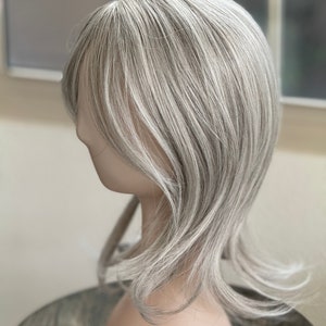 ティルスタイルのシルバーブロンドのヘアトッパー（女性用）/前髪