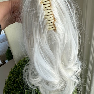Tillstyle white claw clip ponytail clip in pony real hair like synthetic fibre Premium clip in pony tail hair extensions