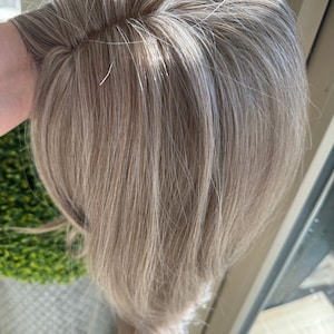 ティルスタイルのブラウングレーのハイライトヘアトッパー、女性用/前髪/薄毛の頭頂部/リアルパート