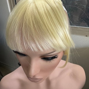 Tillstyle jasnoblond grzywka doczepiana do włosów cienkich i naturalnie wyglądających na czubku głowy / fryzura na krótkie włosy