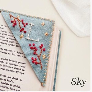 Custom Initials Embroidery Felt Bookmarks, Personalized Embroidered Corner Bookmark, Gift for Book Lovers Sky