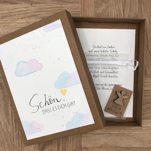 Geschenkschachtel Geburt/Taufe, Verpackung für Geldgeschenke mit Organzasäckchen und kleinem Schutzengel aus Holz, handgemalte Karte