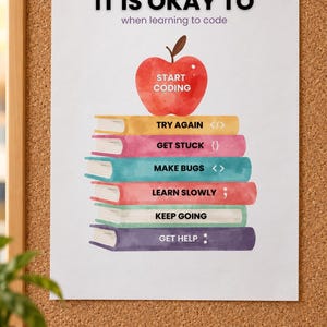 Puede incluir: Un póster blanco con una pila de seis libros coloridos coronados por una manzana roja. El texto dice: IT IS OKAY TO when learning to code. Los lomos de los libros dicen: START CODING, TRY AGAIN, GET STUCK, MAKE BUGS, LEARN SLOWLY, KEEP GOING, GET HELP.