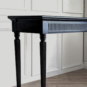 Maison Verde II black glossy console table with fluted detail and turned legs. Elegant solid wood furniture for hallway or living room, desk