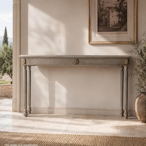 Smalt konsolbord med åldrad finish för vardagsrum. Elegant italiensk design för hallen, 72 tums konsolbord, inflyttningspresent