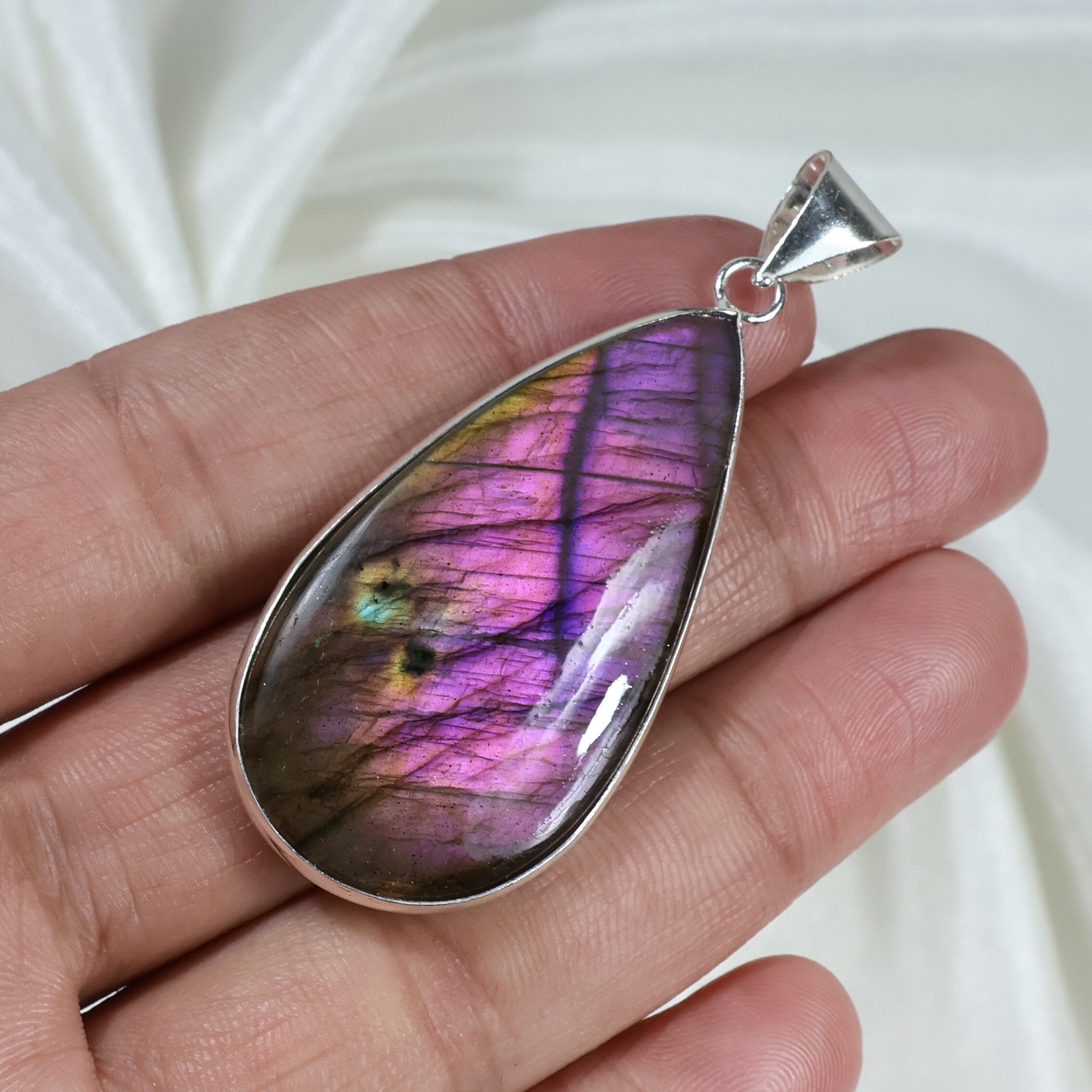 Ciondolo Artigianale In Argento 925 Con Labradorite Viola E Granato – Fatto In India