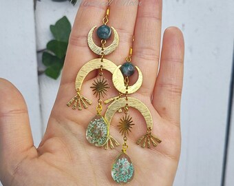 Pendientes colgantes de araña caprichosos Luna celestial y estrellas Flor prensada verde real conservada en resina Cuentas de piedras preciosas verdes Regalo bohemio para