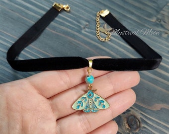Collana girocollo in velluto nero con ciondolo falena blu e perlina blu con perline di pietre preziose Collana Boho del bosco Fata Fairycore Whimsigoth Ebreo fatto a mano