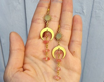 Pendientes colgantes celestiales delicados con chips de piedras preciosas de sandía, estrella y luna, estilo bohemio, joyería hecha a mano, estilo cottagecore.