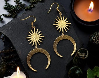 Gouden halve maan en zonnestralen hangende oorbellen, boho heksenachtige Wicca hemelse sieraden