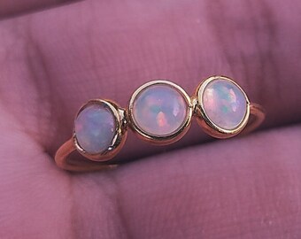 Handmade 18kt Gold Ring: Natural Orange Ethiopian Opal (4x4 mm)