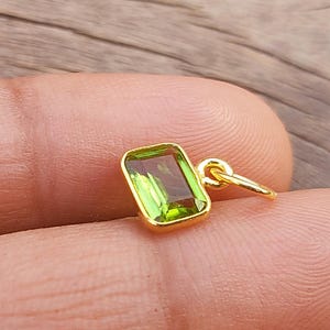 Handmade 18k Gold Peridot Charm Pendant: Natural Gemstone