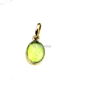 Handmade 18k Gold Peridot Charm Pendant: Natural Gemstone