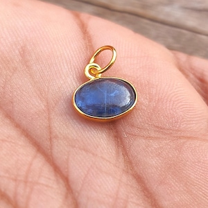 Handmade 18K Gold Kyanite Charm Pendant: Natural Blue Gemstone