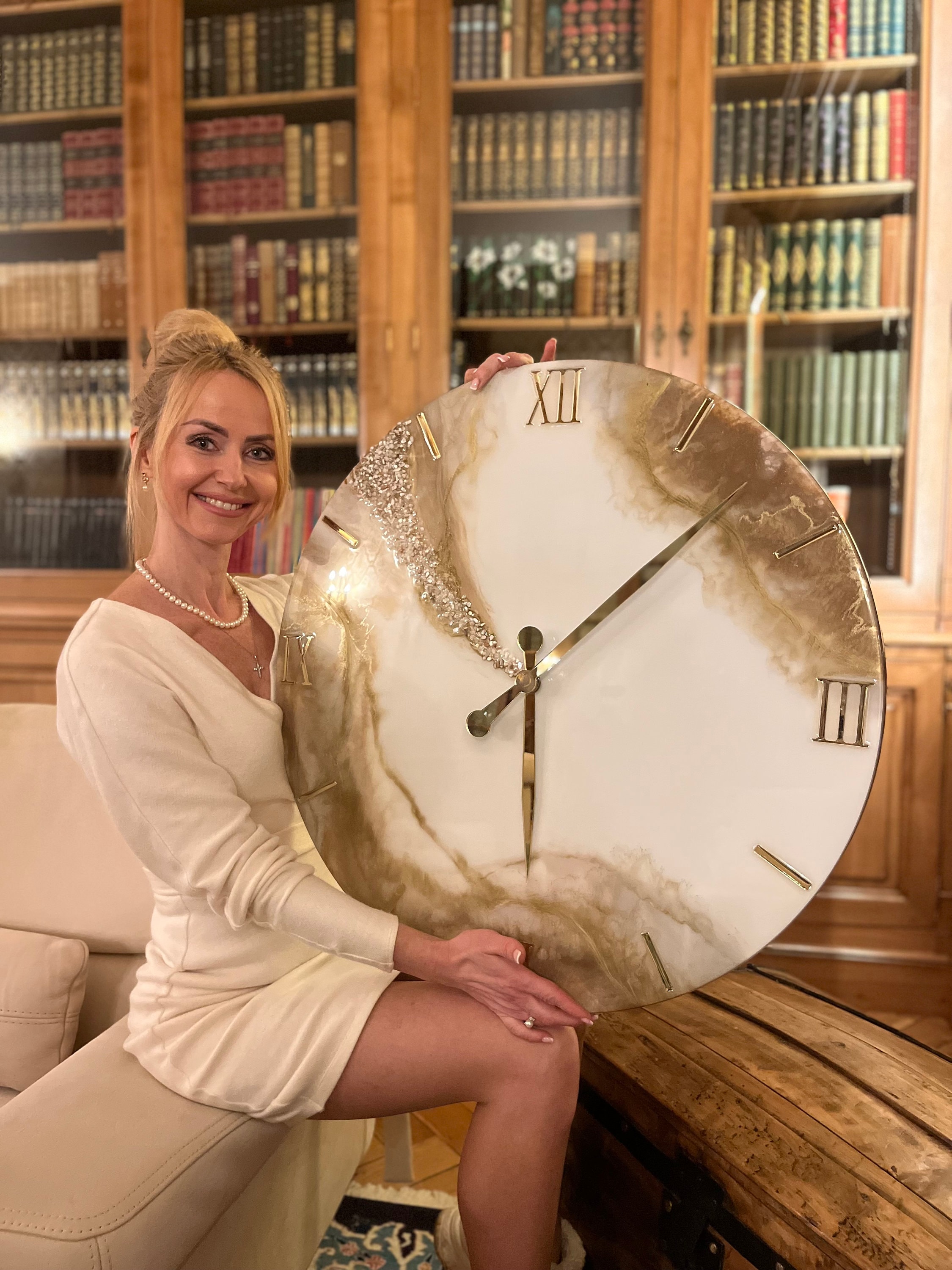 Große Beige Marmor Wanduhr, Epoxidharz Kunst, Elegantes Wohndekor