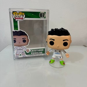 Archivo STL CRISTIANO RONALDO JUVENTUS FUNKO POP + PLANTILLA CAJA