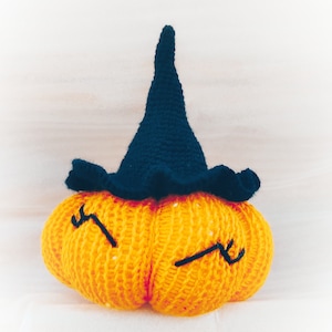 Knitted pumpkin witch, Crochet / knitted orange table decor, rustic home decor. Plushies toy, autum decor, Thanksgiving gift
