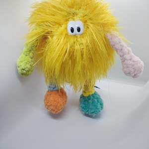 Handmade Crochet Monster Plush Toy – Soft & Colorful Amigurumi Creature – Unique Gift for Kids – 17 cm / 6.7 in