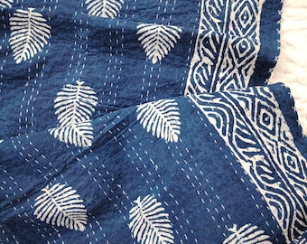 Courtepointe kantha bleu indigo couvre-lits en coton indigo queen size plaid indigo jeté de la main couette indigo imprimé feuilles bleu couette grand lit