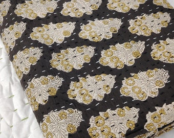 Courtepointe kantha noire à imprimé floral Courtepointe kantha imprimée à la main indienne parure de lit en coton réversible couvre-lit double grand lit king size Kantha Gudari