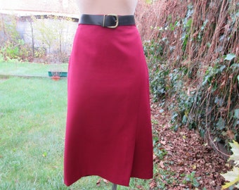 Straight Skirt / Skirt Vintage / Size EUR44 / UK16 / Red Straight Skirt / Red Vine / Lining / Straight Skirt Slit