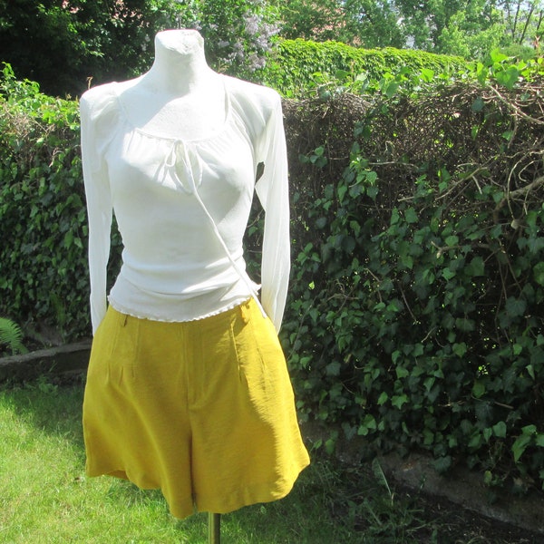 Womens Shorts Pockets / Shorts Vintage / Size EUR42 / UK14 / Yellow / Mustard Shorts / Shorts With Pockets / Highwaisted Shorts