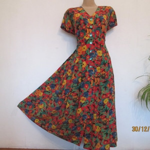 Vintage Floral Silk Dress: Long Buttoned Summer Dress (Size EUR44/46)