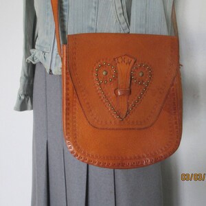 Vintage 70er Jahre Leder Crossbody Bag: Handgemachte Camel Boho Geldbörse