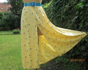 Buttoned Skirt / Long / Midi / Size EUR44 / 46 / UK16 / 18 / Pockets / Yellow / Blue / Buttoned Skirt Floral / Elastic Waist