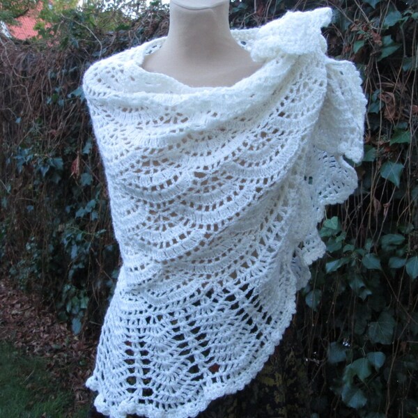 Woolen Scarf / White / Ivory /  / Wool / Hand Made Scarf / Knitted Scarf / Half Circle