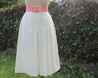 White Skirt / Rare Skirt Vintage / Size Skirt UK14/ A Line Skirt / Pleats in Front