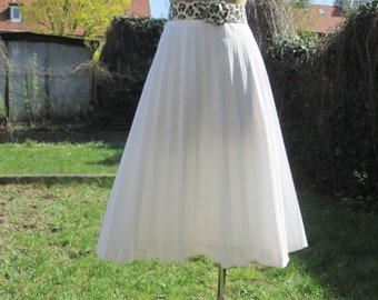 Pleated Skirt Large / Pleated Skirts / White Skirt / White Pleated Skirt/ Big Size Skirt / Rare Skirt Vintage / Size UK20