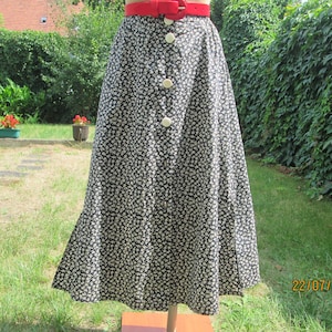Buttoned Cotton Skirt / Rare Skirt Vintage / Cotton Skirt Slits / Full Skirt / Size S / Black / White / Slits / Floral / Elastic Waistband