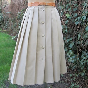 Pleated Skirt / Pleated Skirts / Skirt Vintage / Beige Pleated Skirt / Buttoned Skirt/ Size UK14 / Rare Pleated Skirt