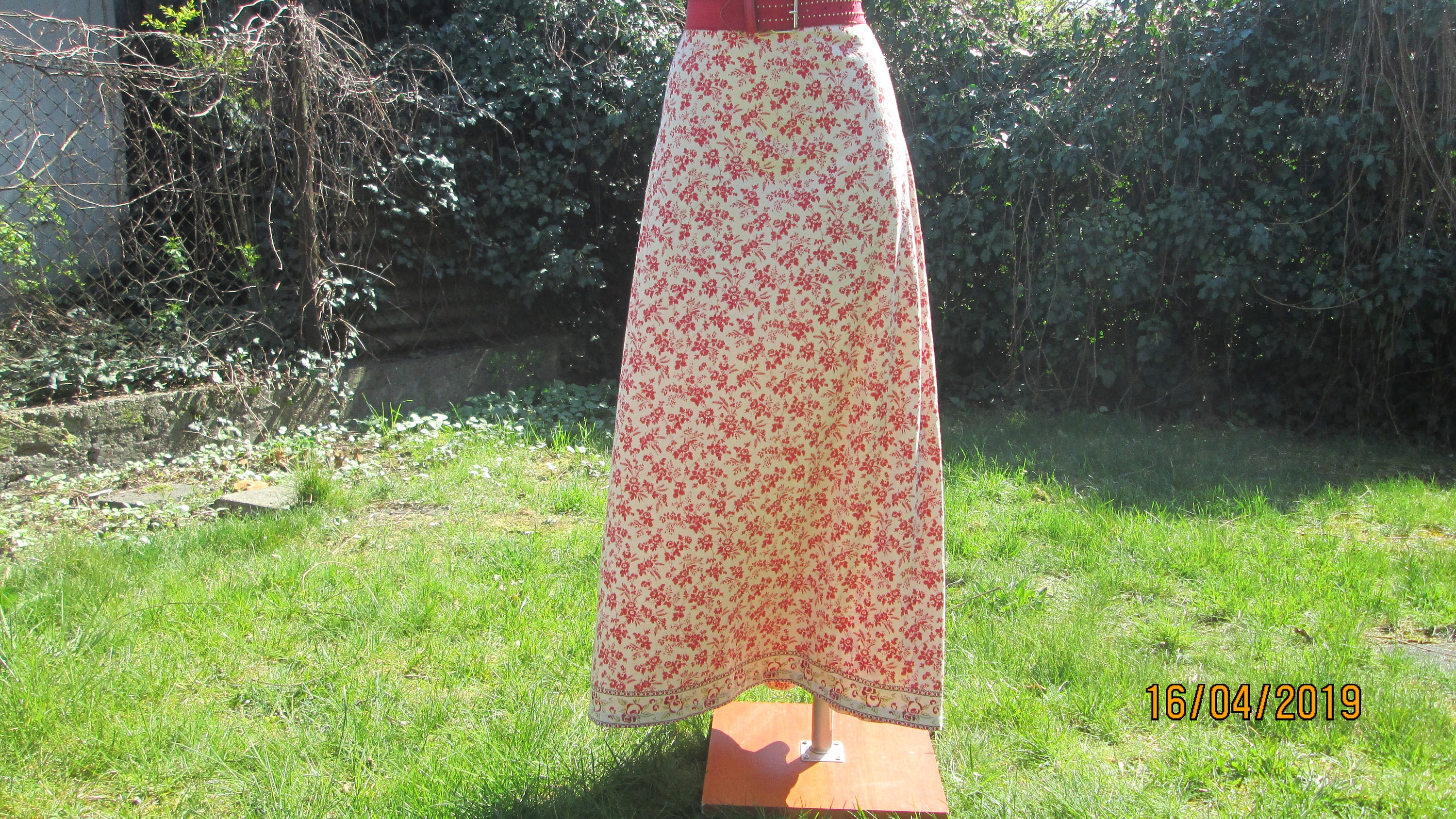 by Laura ASHLEY BAUMWOLL-Rock / Langer Baumwollrock / Seltener Rock Vintagr / Maxi / Größe UK 40 / A-Linie / Elastischer Bund / Floral / Creme / Rot
